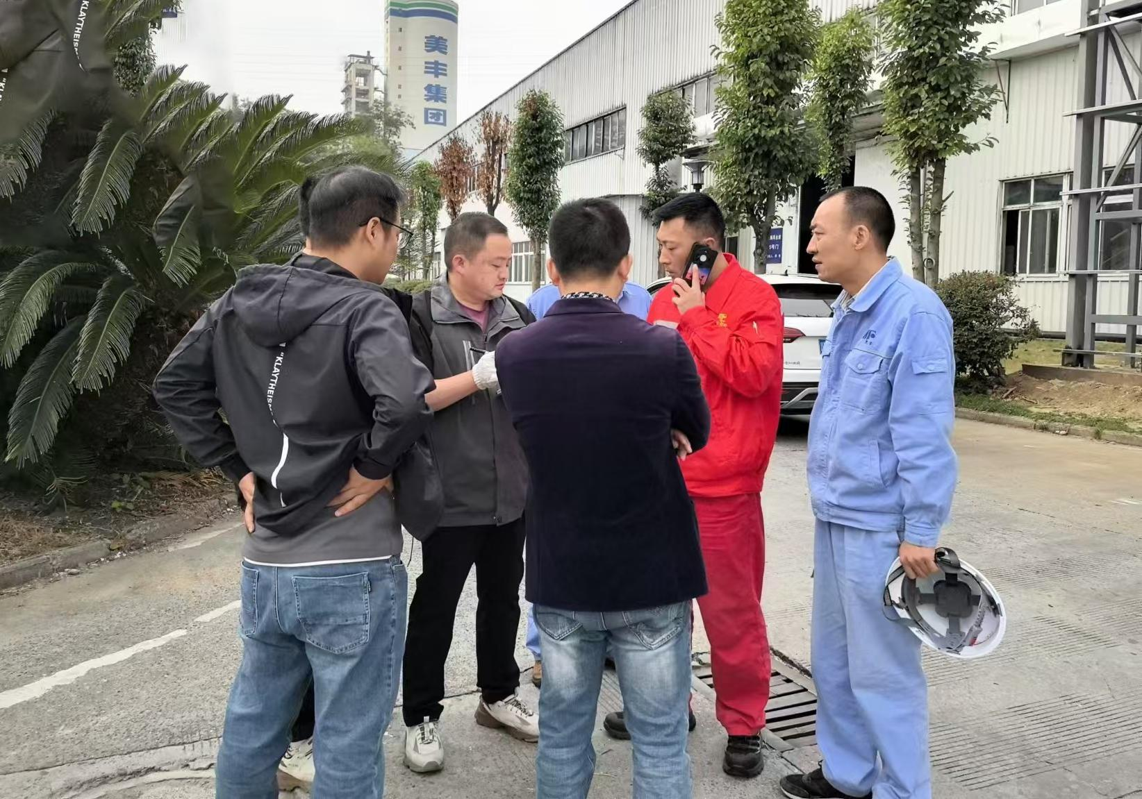 遂宁市与射洪市生态环境局联合检查高分子公司废气处理设施