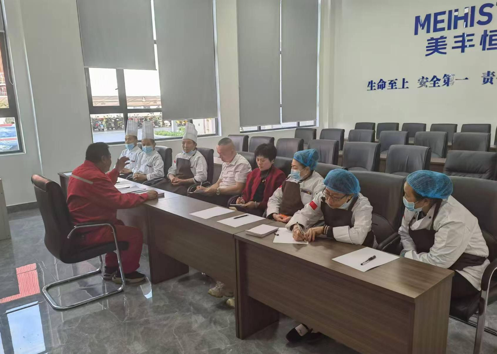 高分子公司开展食堂承包商入厂安全培训与灭火器实操演练