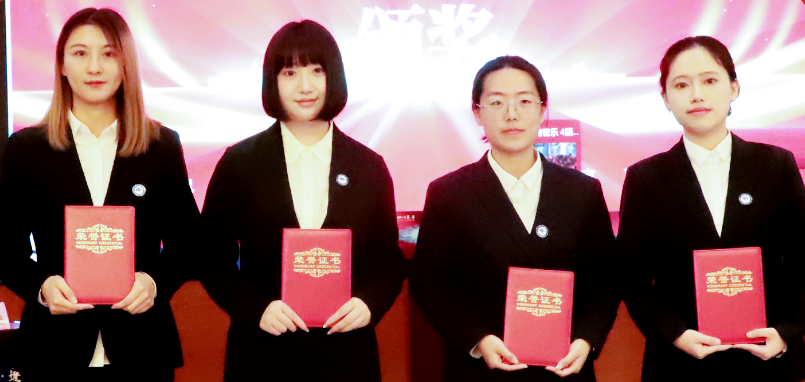 高分子公司在四川美丰辩论赛中展现出色思辨与团队合作